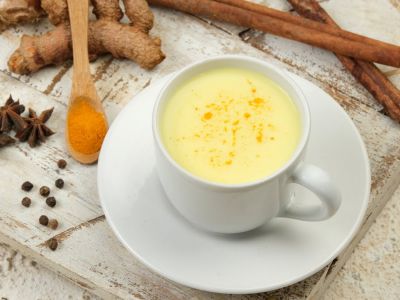 Przepis na złote mleko z kurkumą
